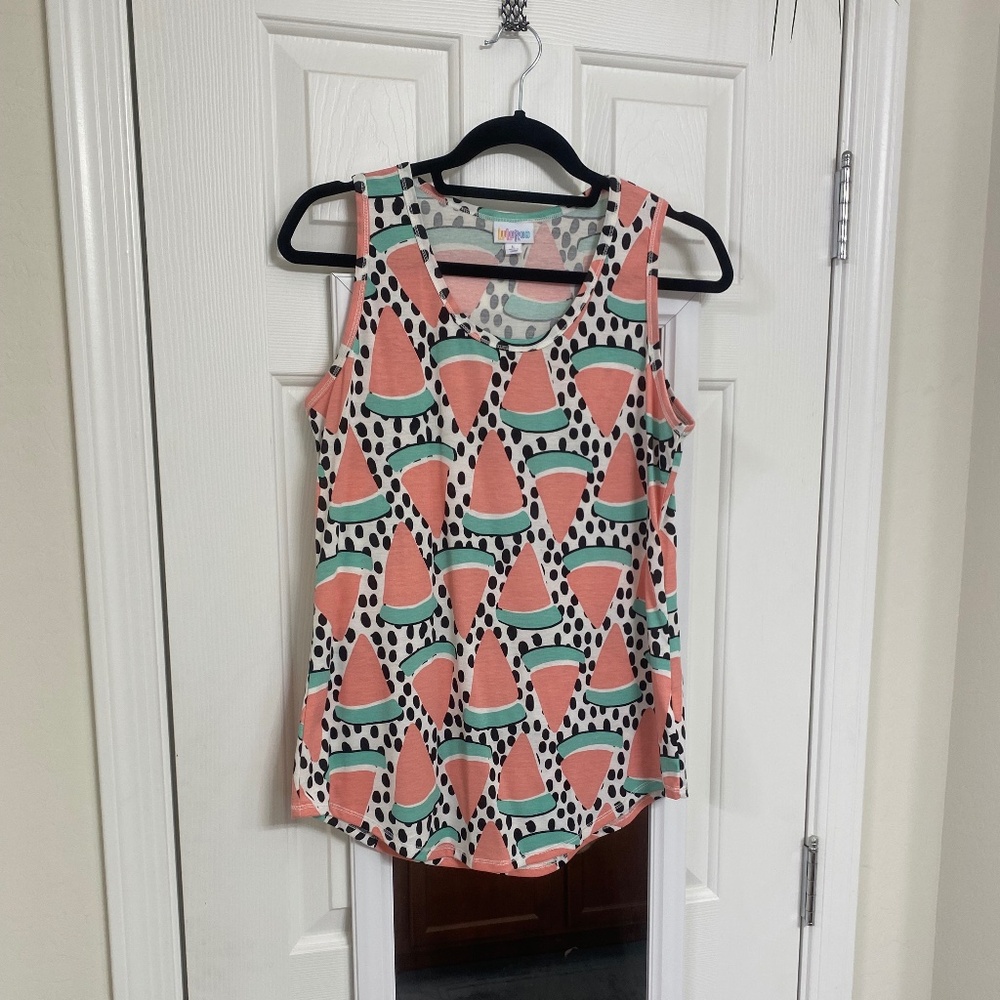 Gently Used.  Like New Condition.  LulaRoe Tank Top (L)
